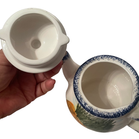 Vintage 1996 Young’s Teapot - Picture 5 of 5